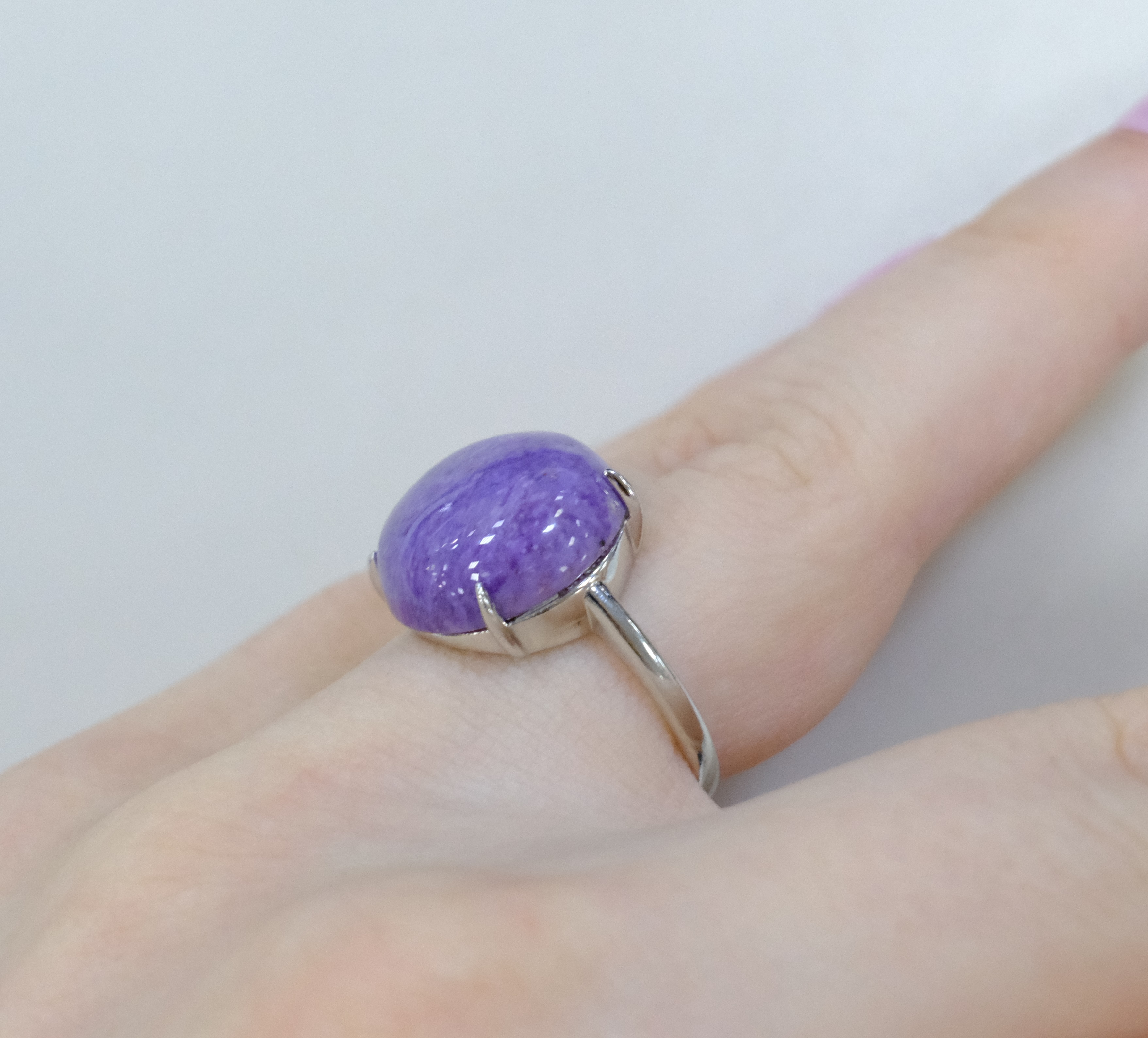 Серебряное кольцо с чароитом